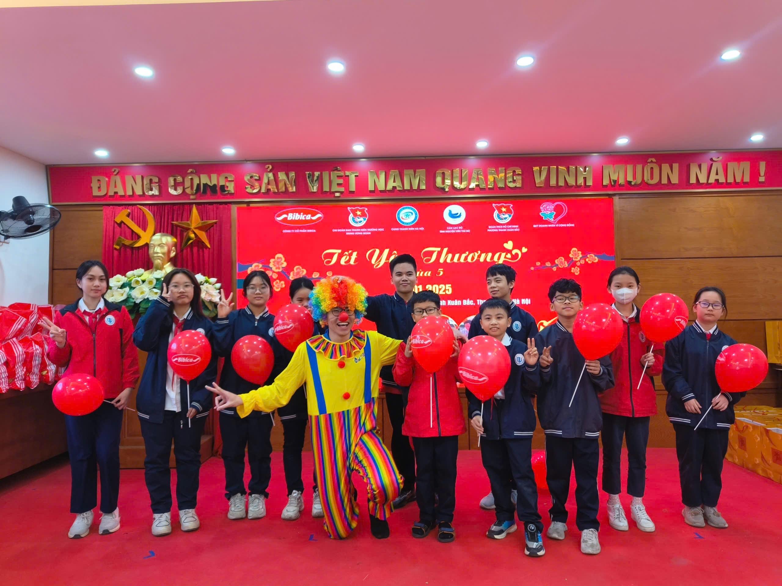 Mang Tết đến với các em thiếu nhi có hoàn cảnh khó khăn trên địa bàn TP. Hà Nội